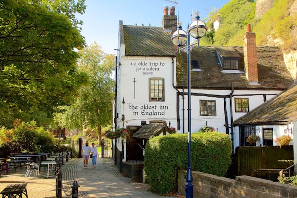 Ye Olde Trip to Jerusalem joka esittää syöminen ulkona, perintökohteet ja kyltit