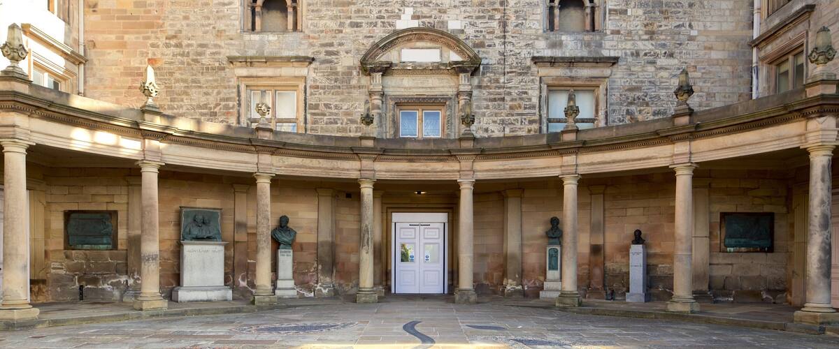 Castillo de Nottingham que incluye elementos patrimoniales y palacio