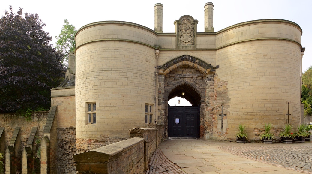 Nottingham Castle showing heritage elements and a castle