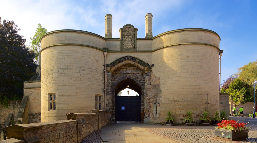 Nottingham Castle showing heritage elements and a castle