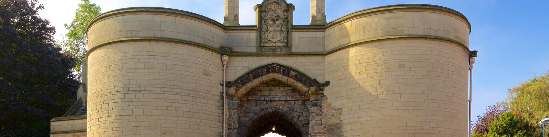 Nottingham Castle showing heritage elements and a castle