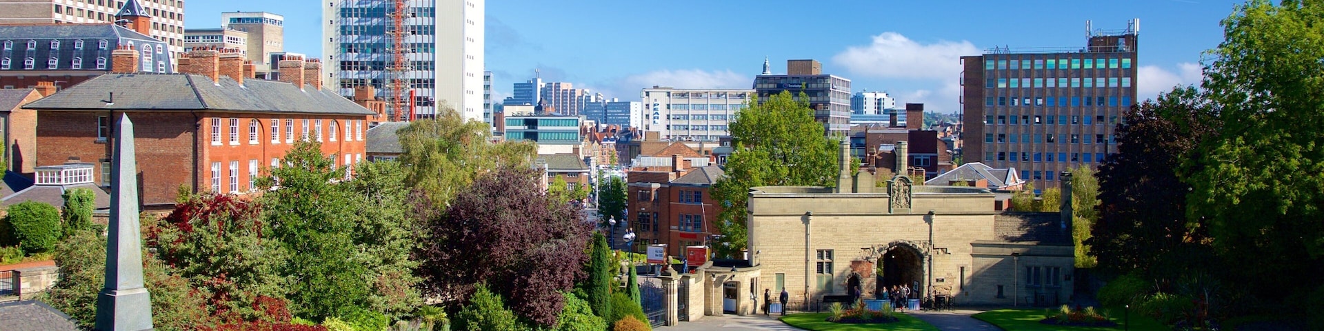 Nottingham Castle showing a garden, skyline and a monument