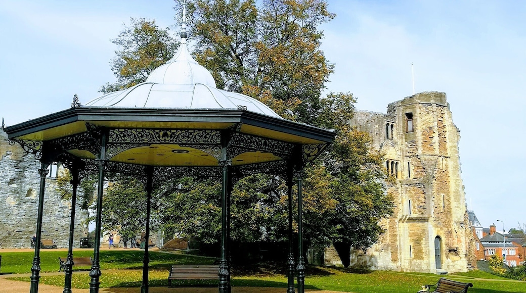 The castle from inside the gardens.