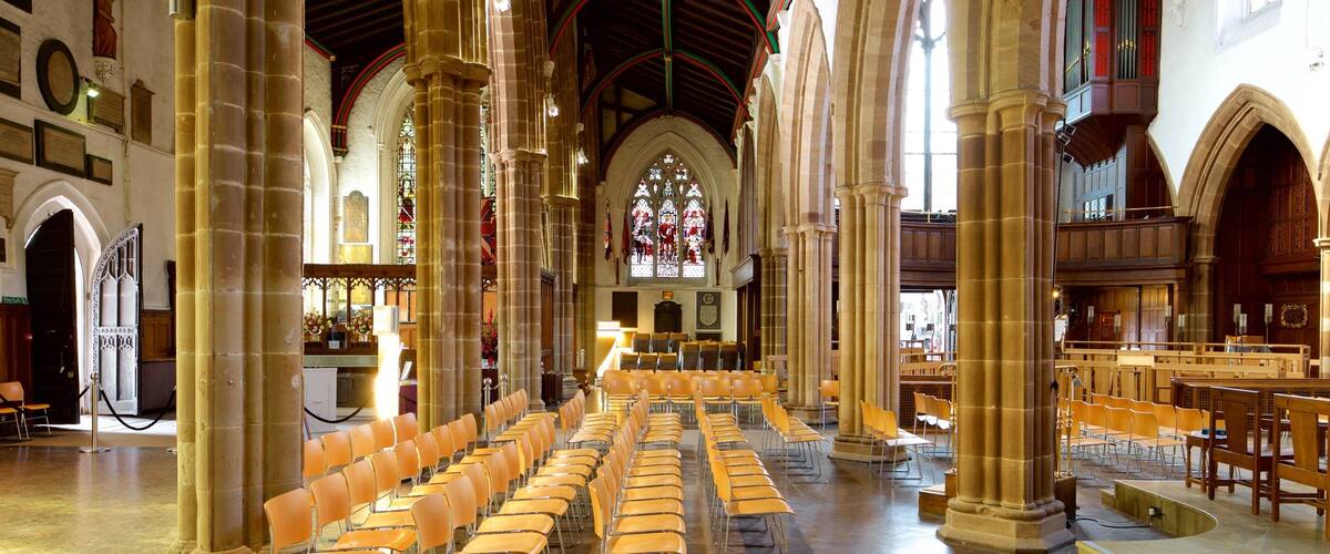 Cathédrale de Leicester montrant éléments religieux, église ou cathédrale et vues intérieures