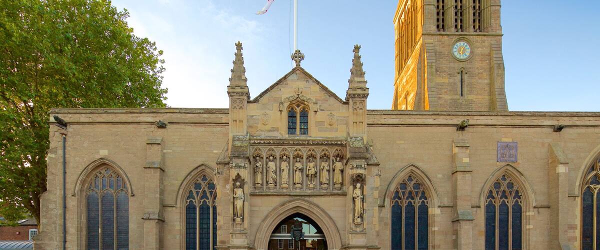 Cathédrale de Leicester mettant en vedette patrimoine architectural et église ou cathédrale