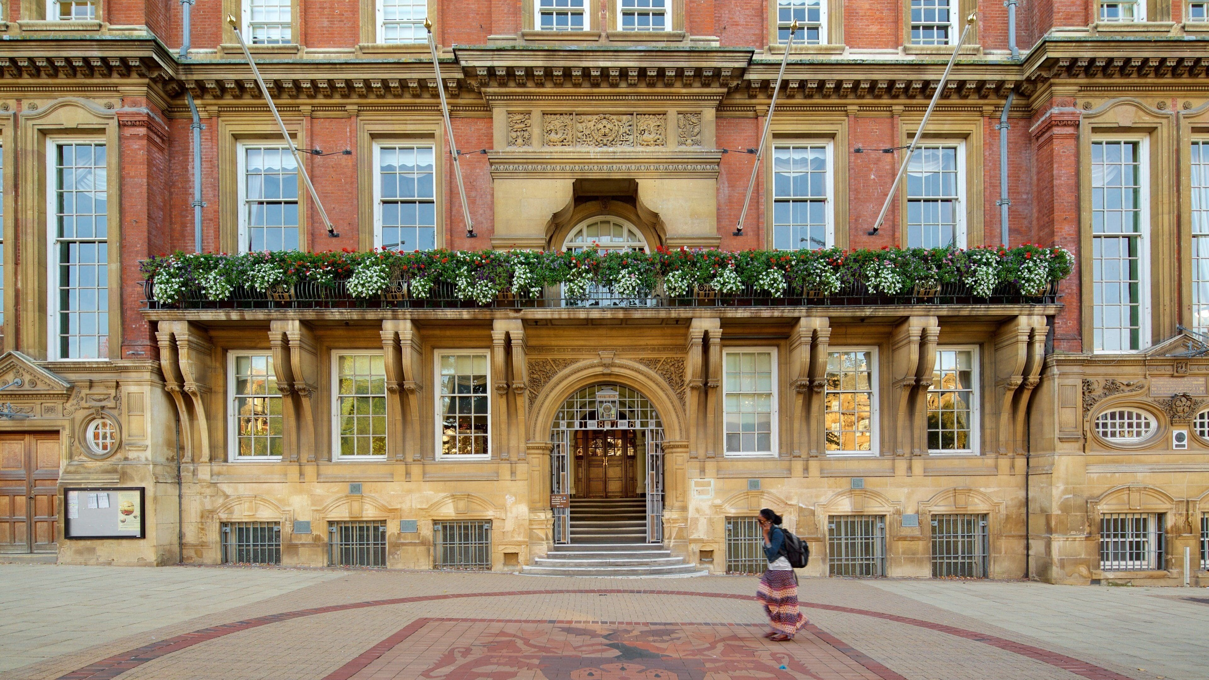 Leicester Town Hall featuring a square or plaza, an administrative buidling and heritage architecture