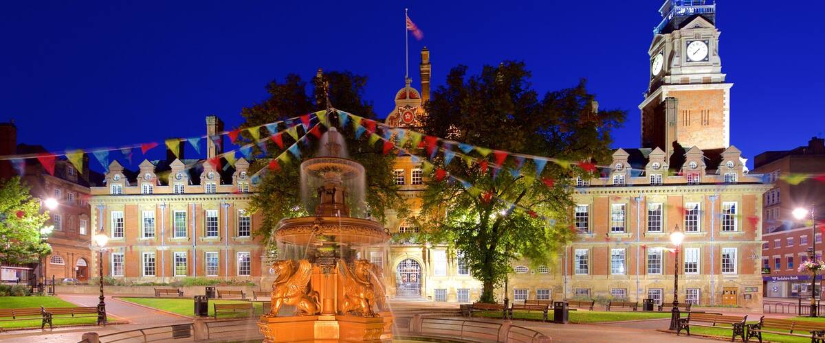 Leicester Town Hall which includes an administrative building, a square or plaza and night scenes