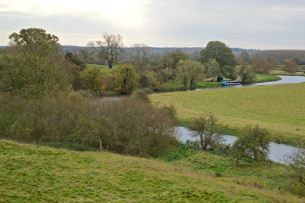 フォザリンゲイ城 フィーチャー 静かな風景, 自然の風景 と 河あるいは小川