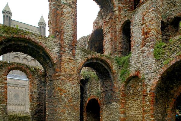 St Botolph\'s Church featuring a church or cathedral, heritage elements and a ruin