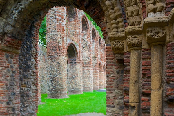 St Botolph\'s Church showing heritage elements, a church or cathedral and a ruin