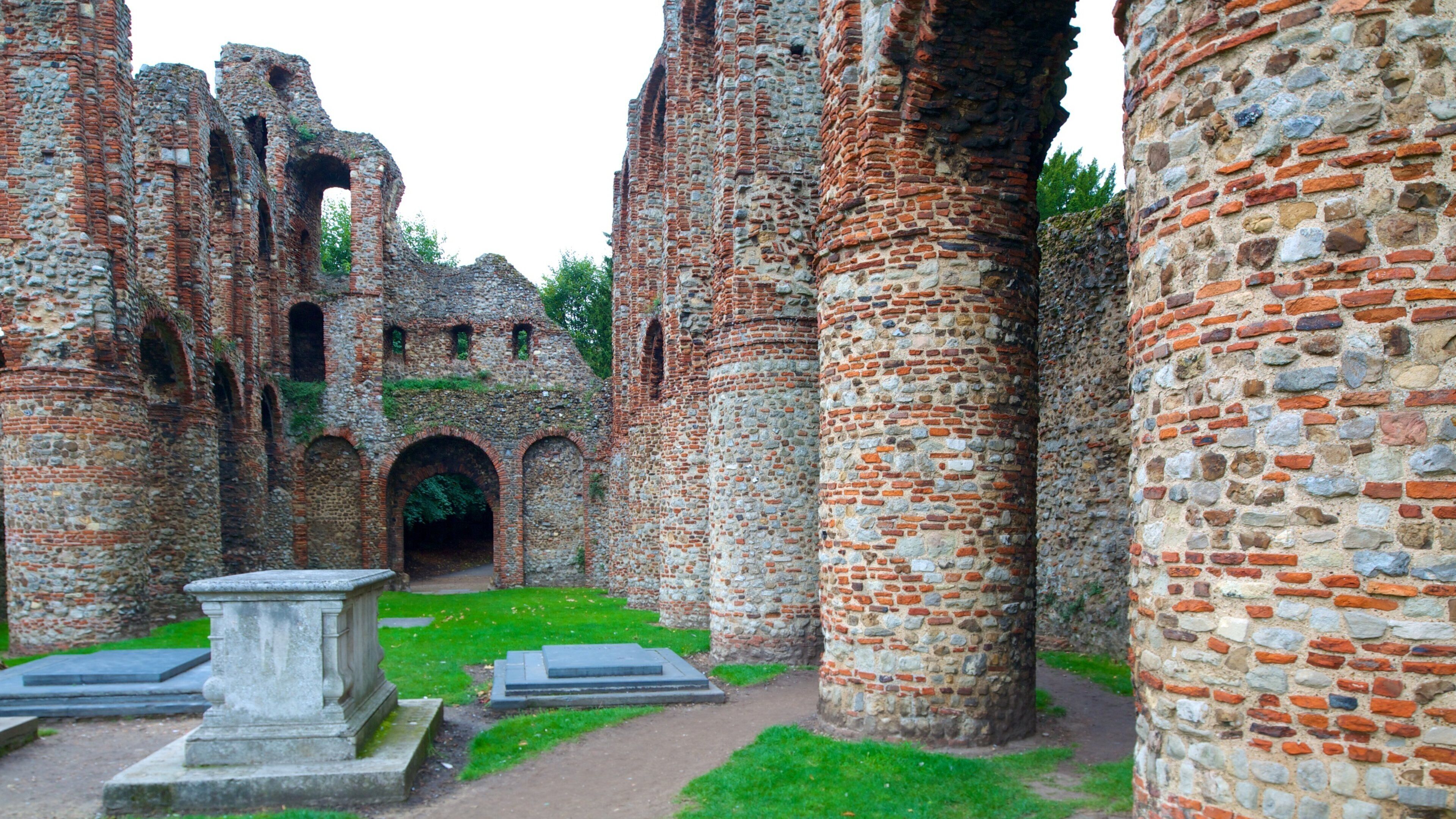 St Botolph\'s Church som viser en ruin, en kirke eller en katedral og historiske bygningsværker