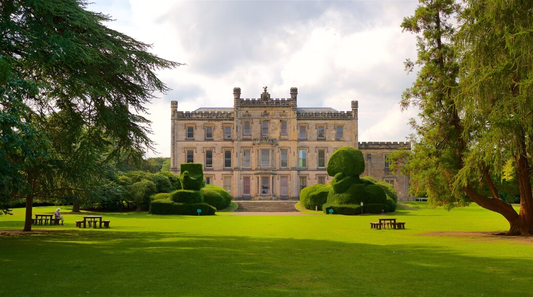 Elvaston Castle showing heritage architecture, a castle and a park