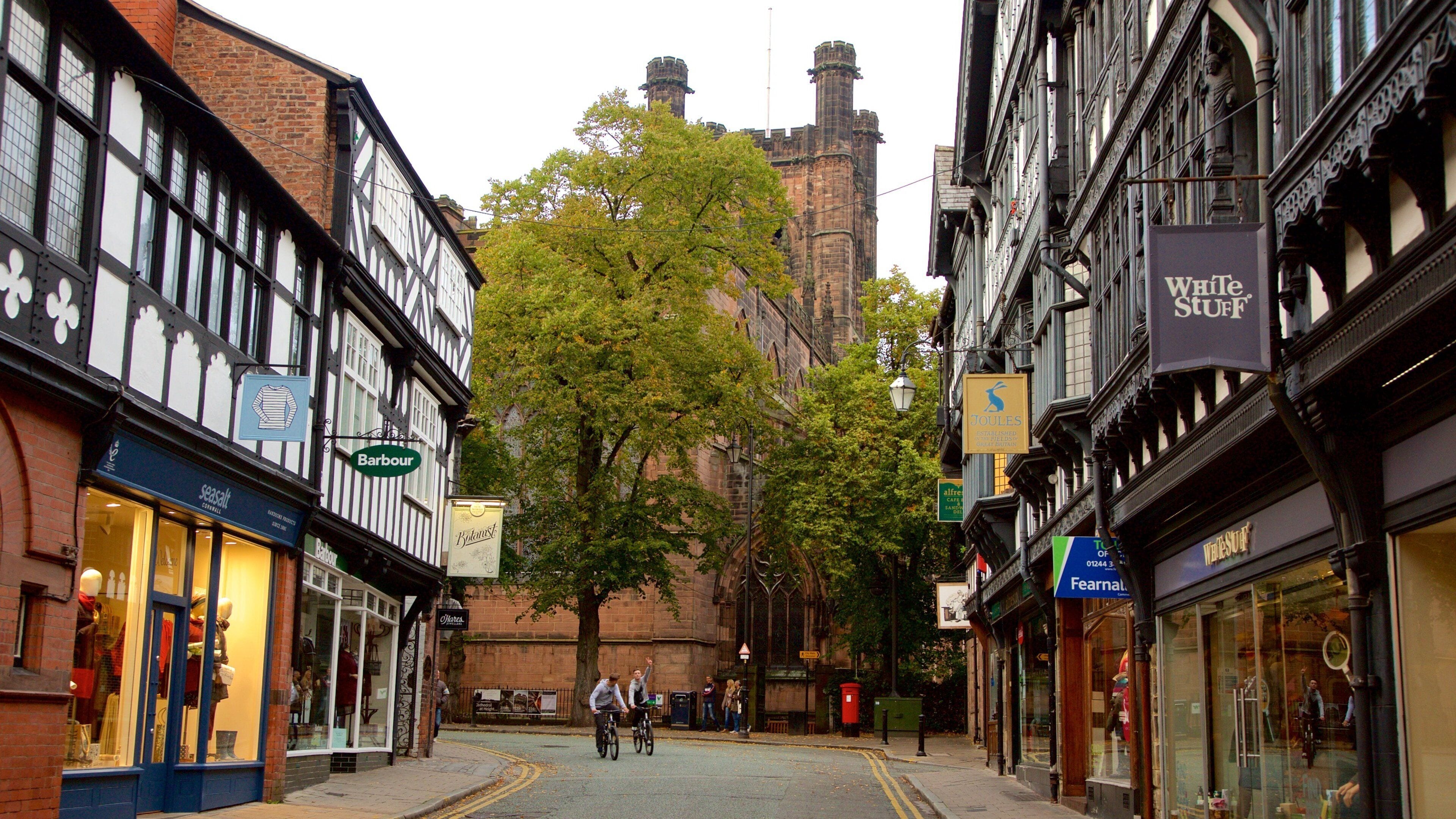 Kathedraal van Chester bevat een stad, bewegwijzering en een kerk of kathedraal