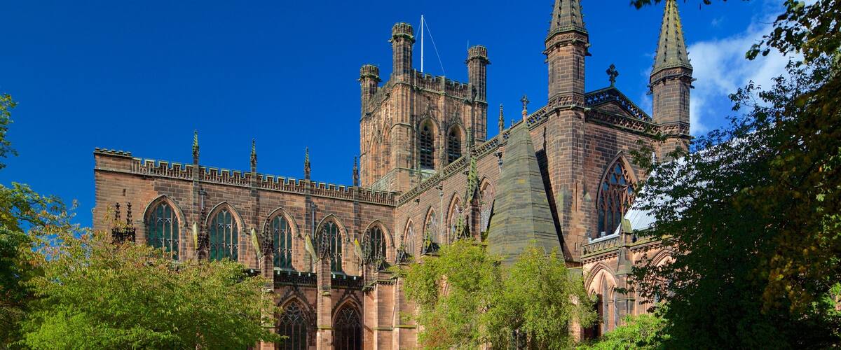 Chester Cathedral showing a church or cathedral, a garden and heritage architecture