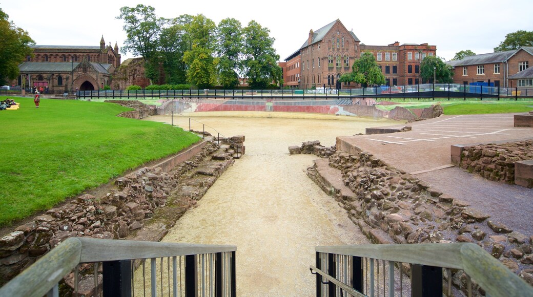 Römisches Amphitheater mit einem Geschichtliches, Ruine und Theater