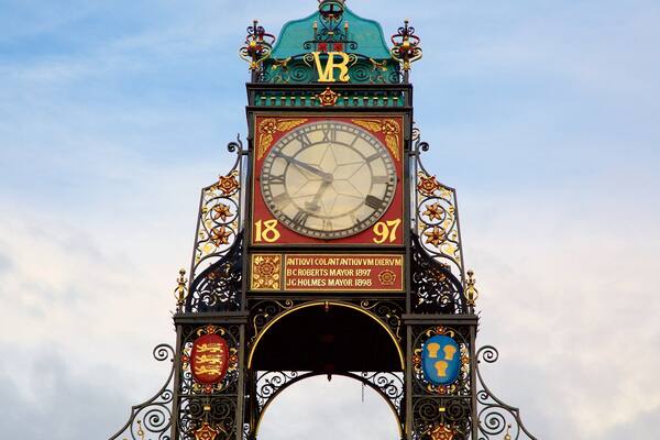 Eastgate Clock mettant en vedette patrimoine historique et monument
