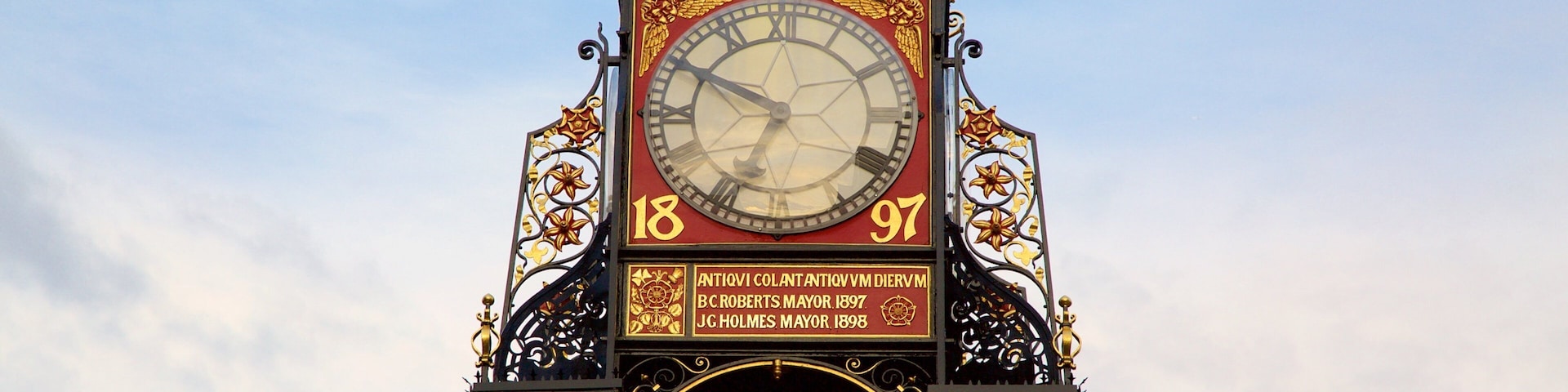 ์ด์คํธ๊ฒ์ดํธ ํด๋ก ์ ๋ณด์ฌ์ฃผ๋ ๊ธฐ๋
๋ฌผ ๊ณผ ๋ฌธํ์ ์ฐ ์์