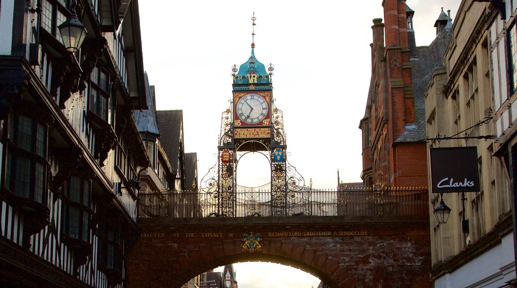 Eastgate Clock mostrando oggetti d\'epoca, città e monumento