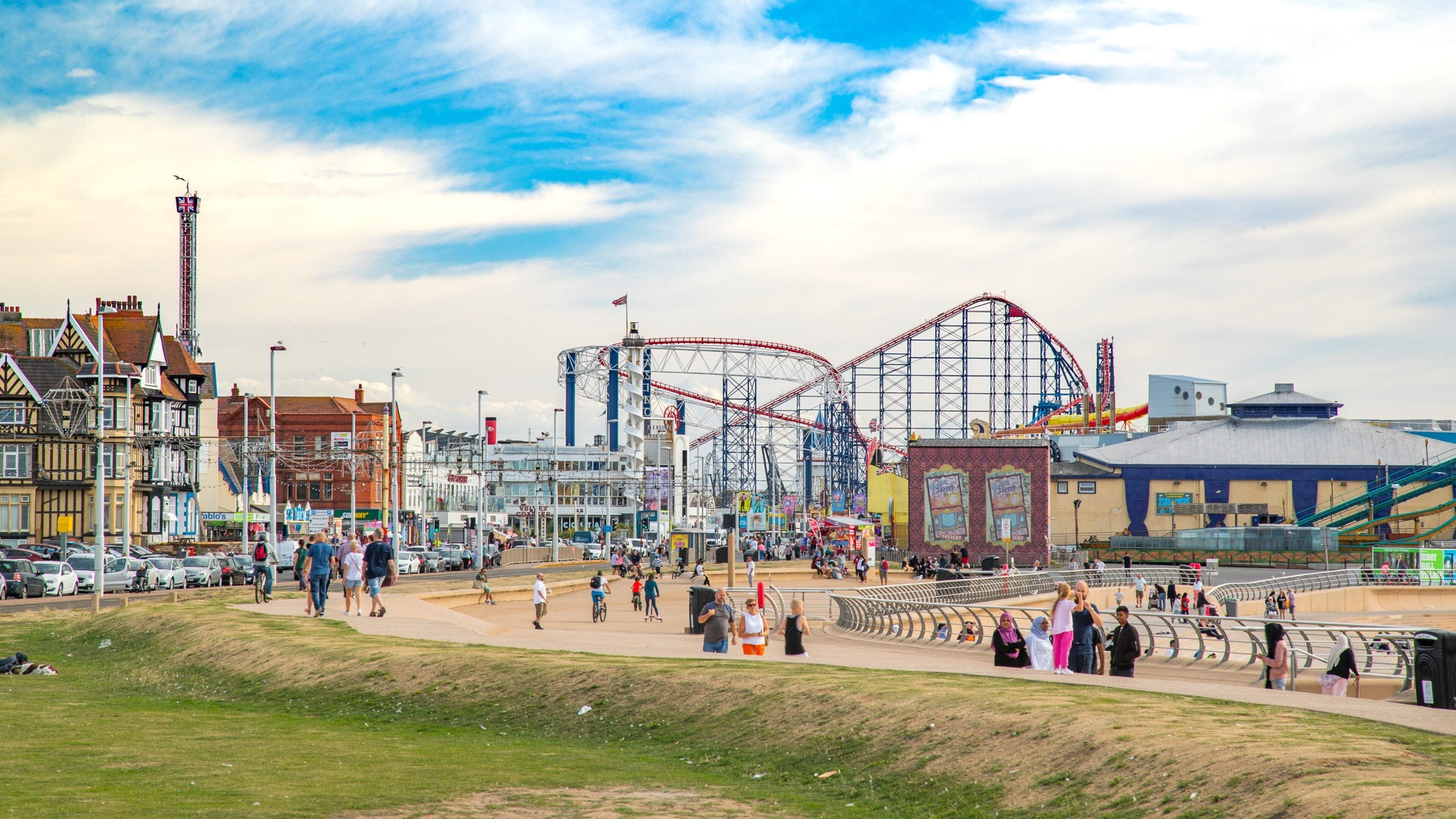 Blackpool Pleasure Beach featuring a coastal town