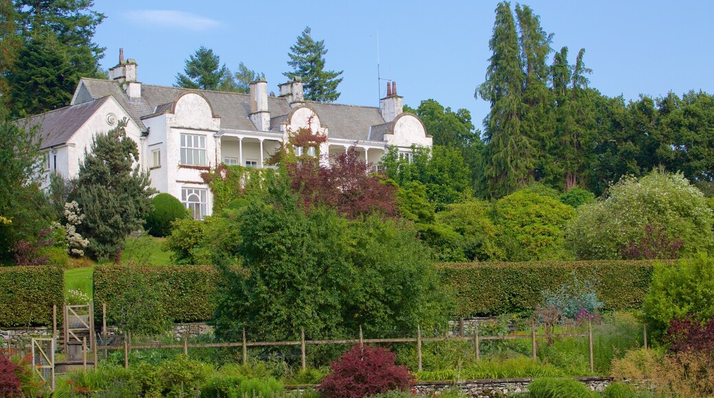 Lake District Visitor Centre at Brockhole showing a house, heritage elements and a park