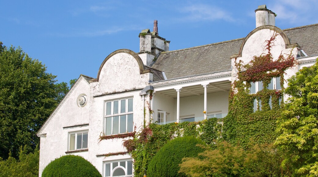 브록홀의 호수 지역 방문객 센터 을 보여주는 문화유산 요소, 정원 과 집