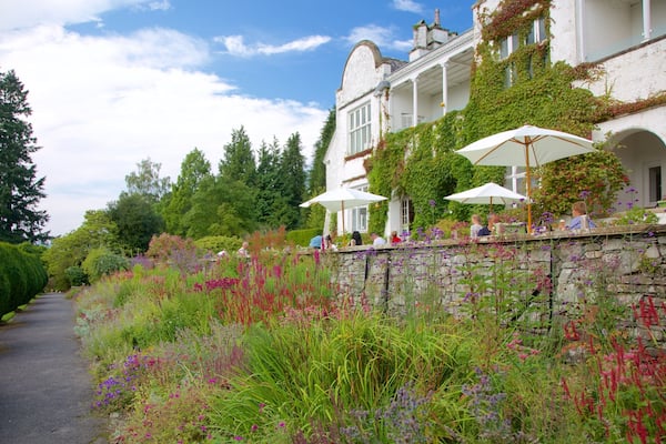 Lake District Visitor Centre at Brockhole welches beinhaltet Park und historische Architektur