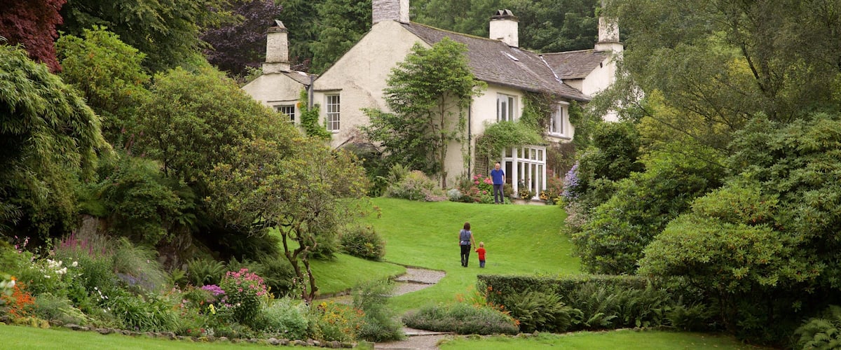 Rydal Mount que incluye una casa y un parque