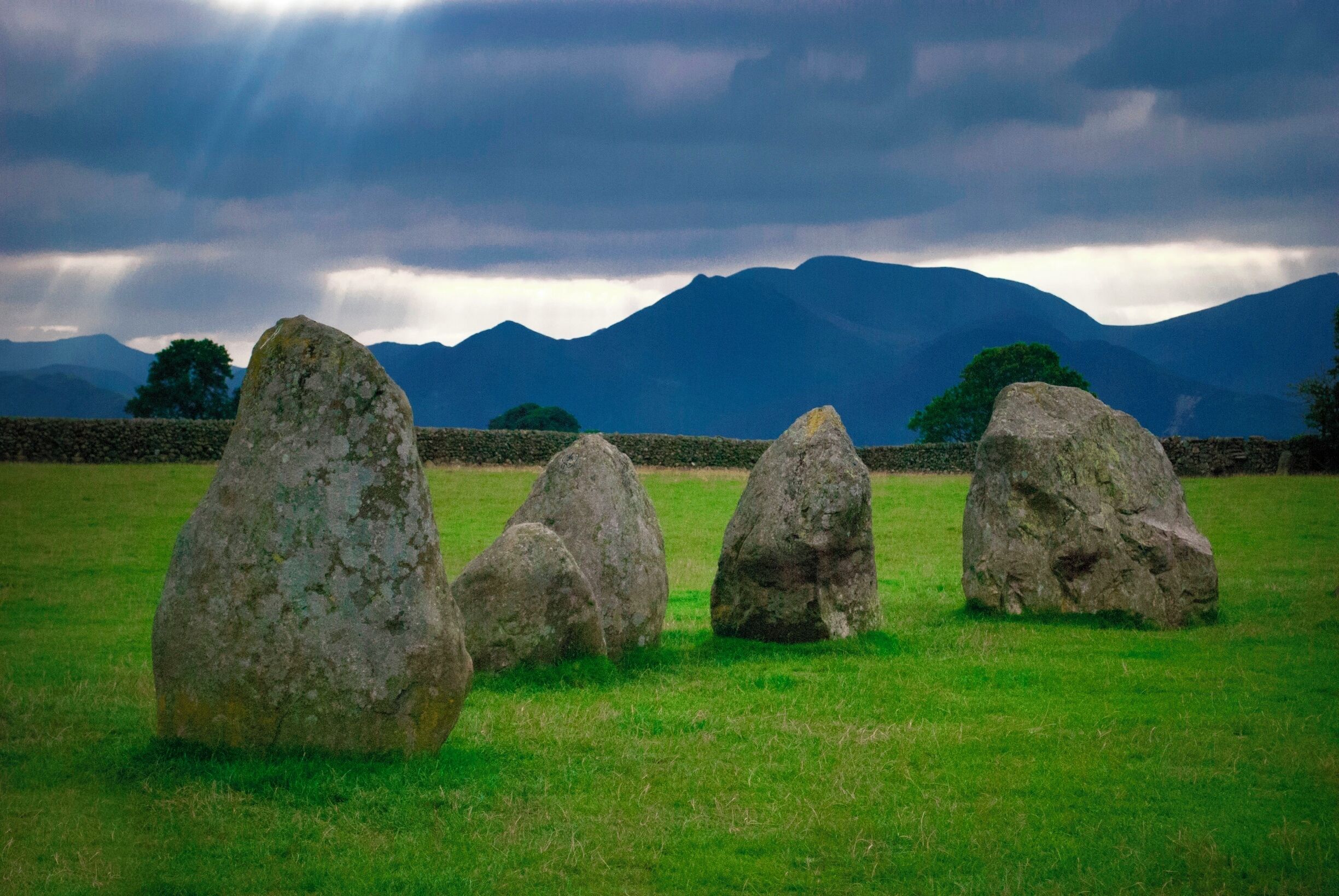 The setting of this stone circle is what makes it special, sitting low while being surrounded by the hills and mountains of the Lake District. You are free to wander around the stones and even climb them! Bear in mind that it gets very busy, so visiting early would be a wise decision.

www.cheskiesgaplife.com