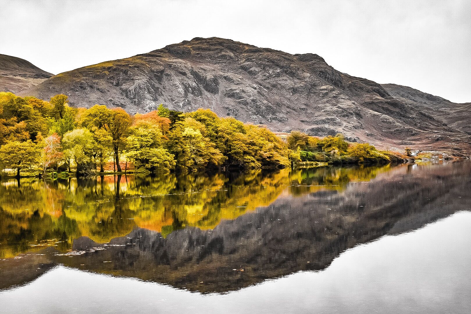 The best time to come to this spot is early in the morning where there is nothing but birdsong, not even a ripple on the UK's deepest lake to spoil those perfect reflections. #lifeatexpedia #reflection #lakedistrict