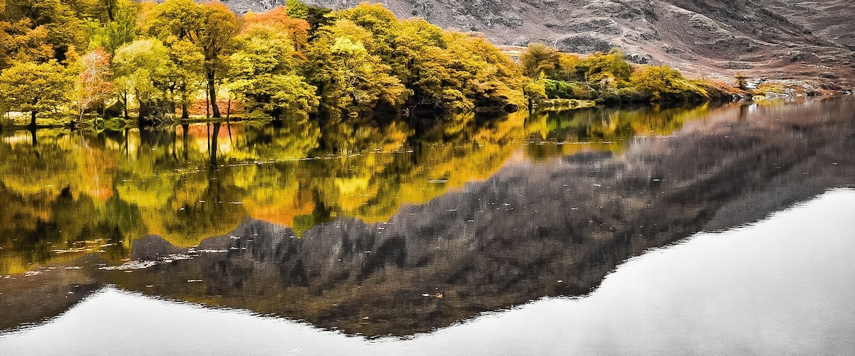 The best time to come to this spot is early in the morning where there is nothing but birdsong, not even a ripple on the UK's deepest lake to spoil those perfect reflections. #lifeatexpedia #reflection #lakedistrict
