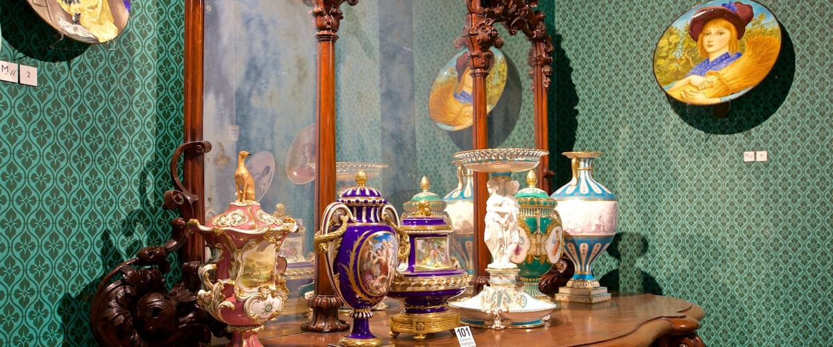 Hanley Potteries Museum which includes heritage elements and interior views