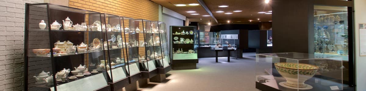 Hanley Potteries Museum which includes interior views