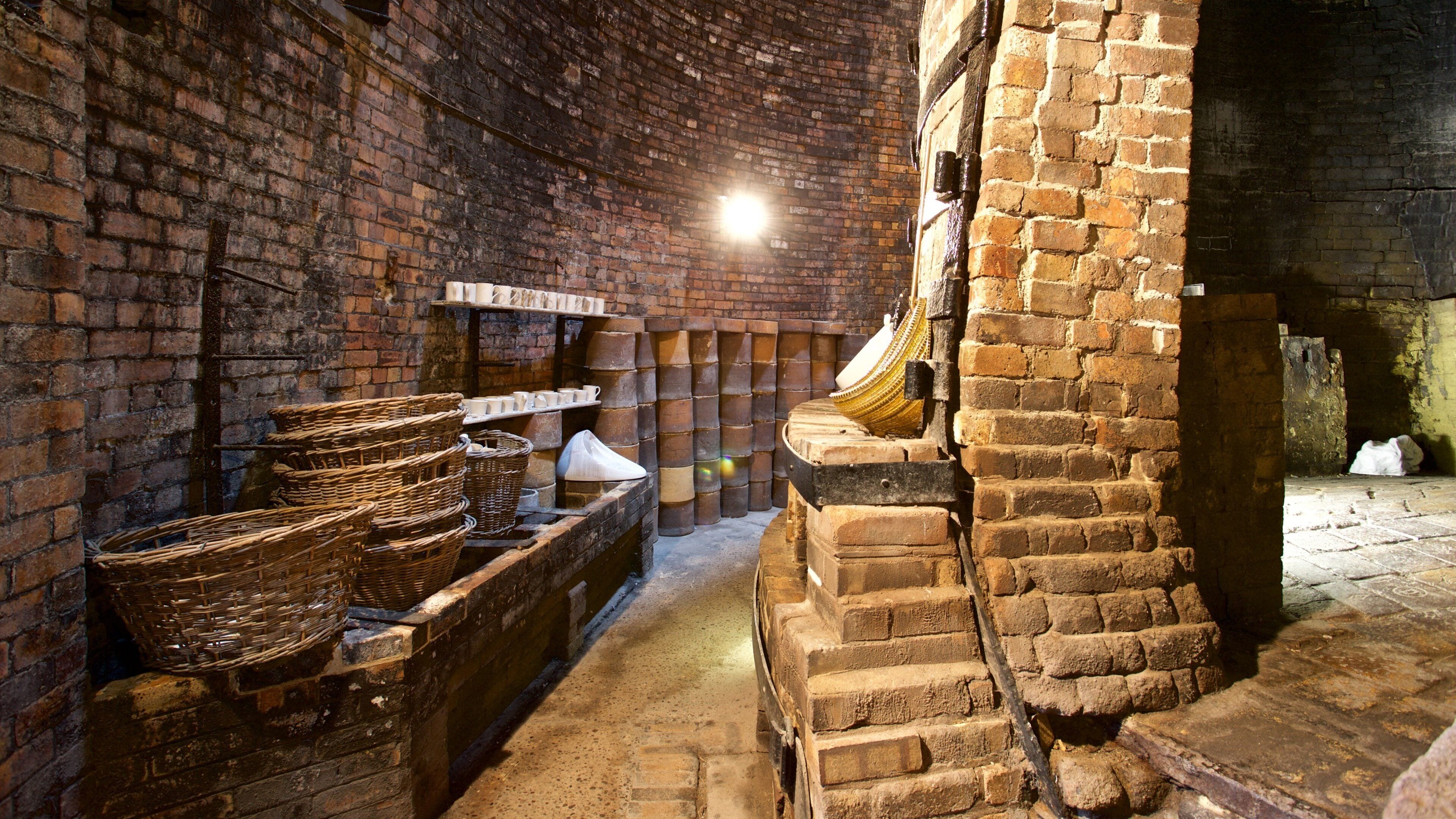 Gladstone Pottery Museum mettant en vedette patrimoine historique et vues intérieures