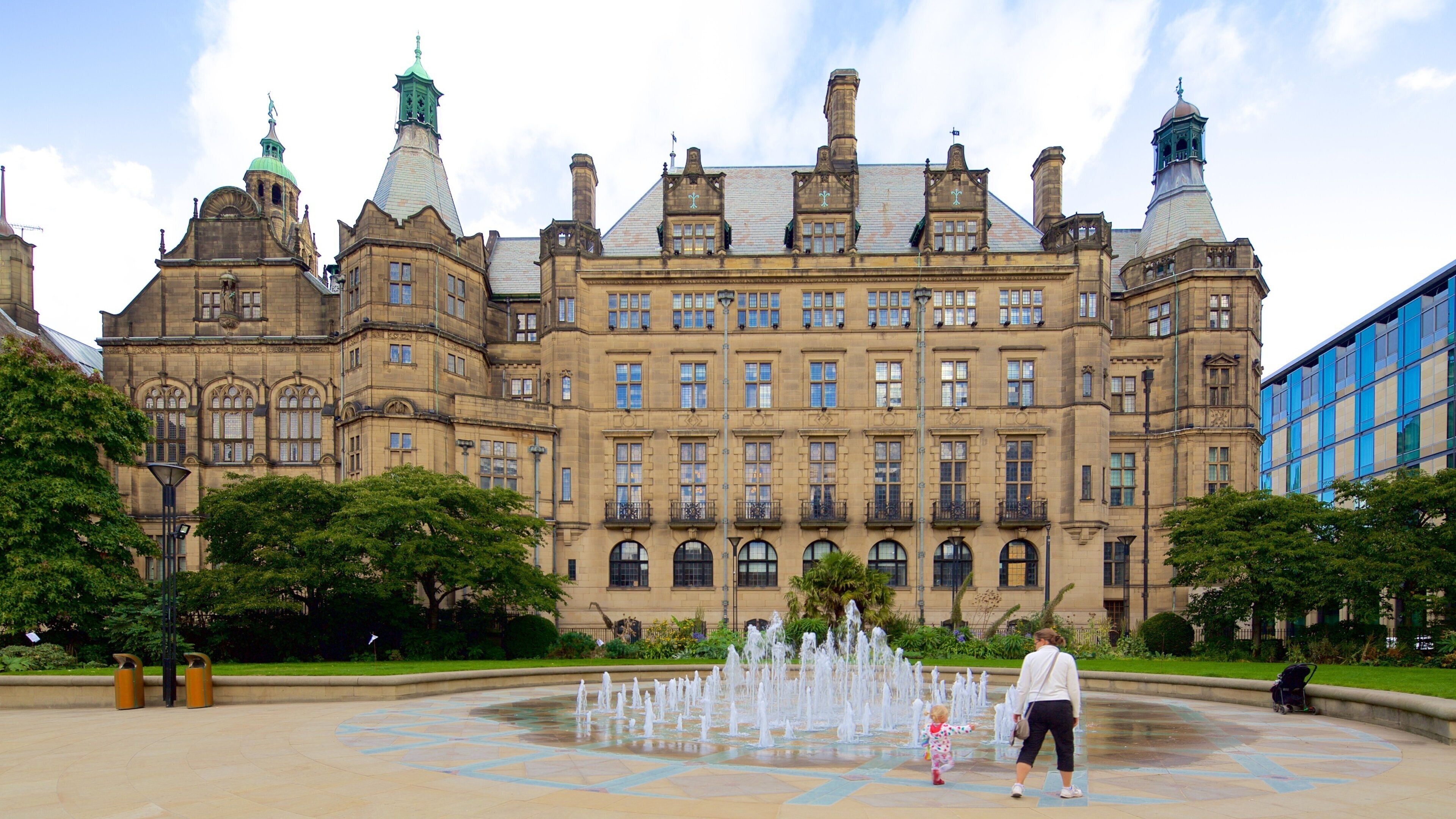 Sheffield Town Hall fasiliteter samt historisk arkitektur, fjell og administrativ bygning