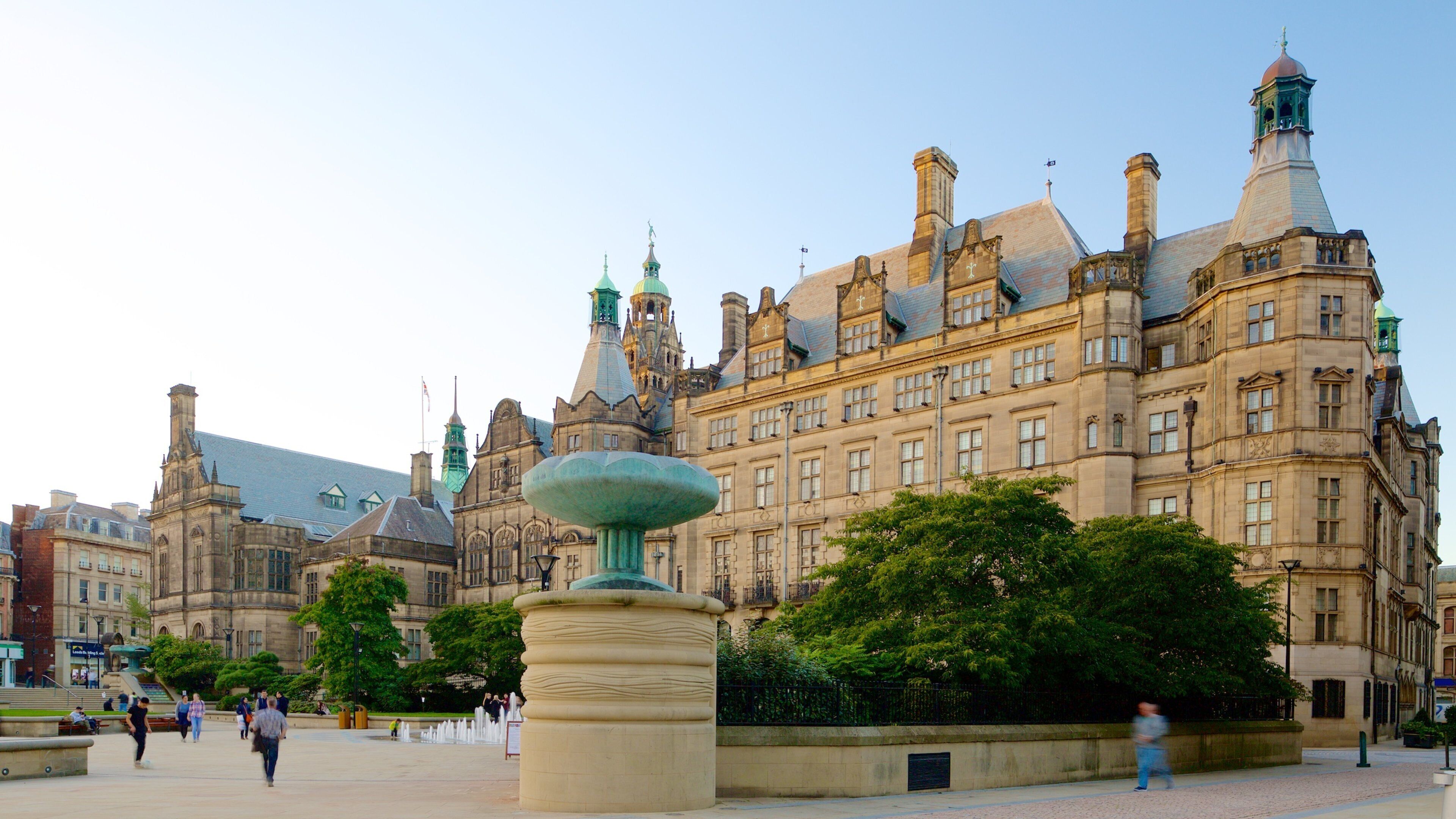 Peace Gardens showing heritage architecture, a park and a square or plaza