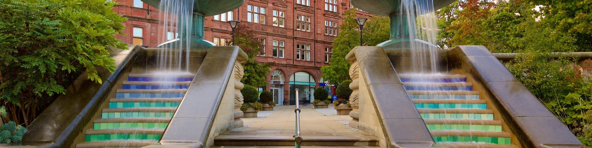 Peace Gardens que inclui um jardim e uma fonte