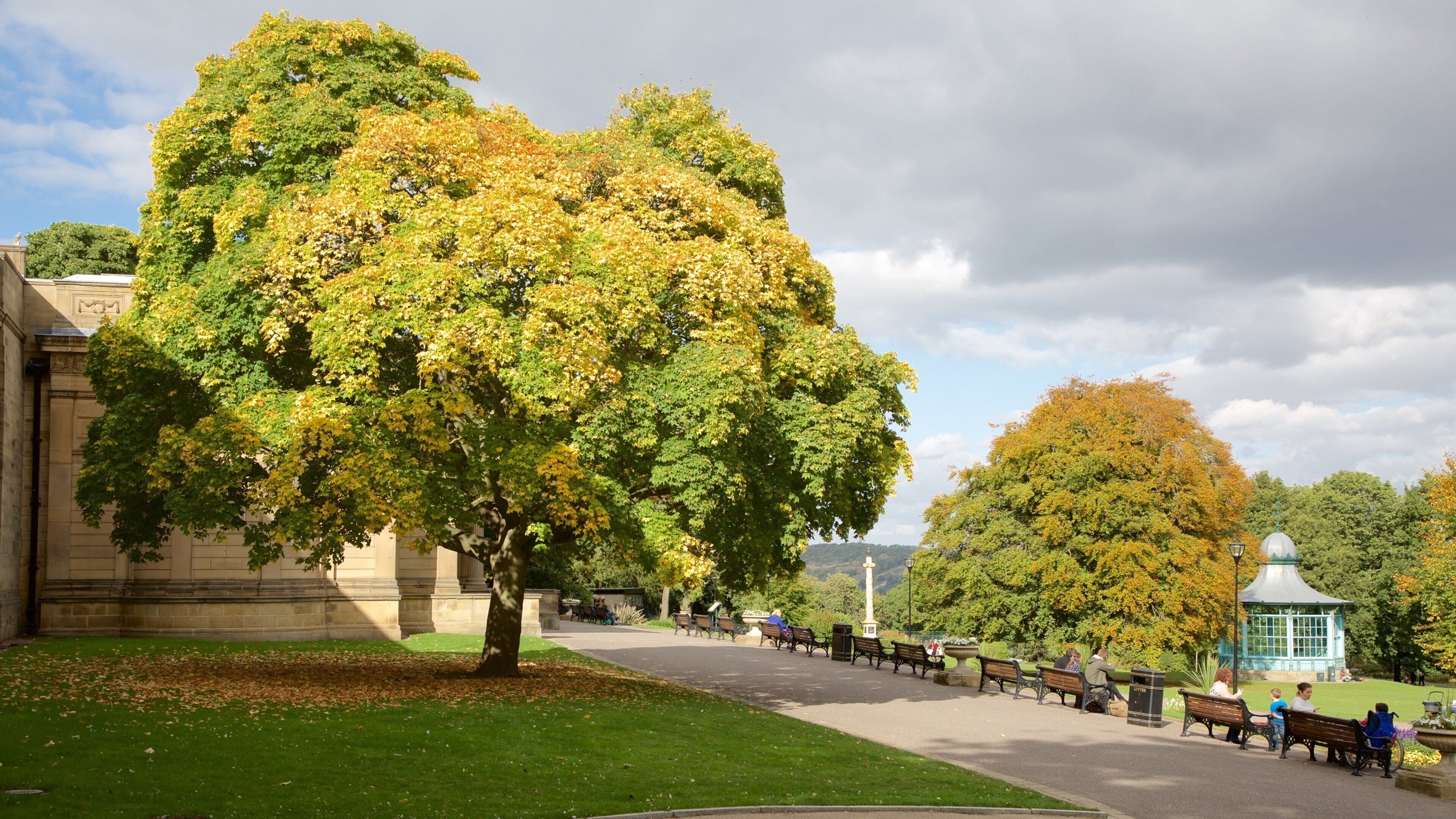 Weston Park Museum which includes a garden