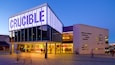 Théâtre Crucible mettant en vedette scènes de nuit, scènes de théâtre et signalisation
