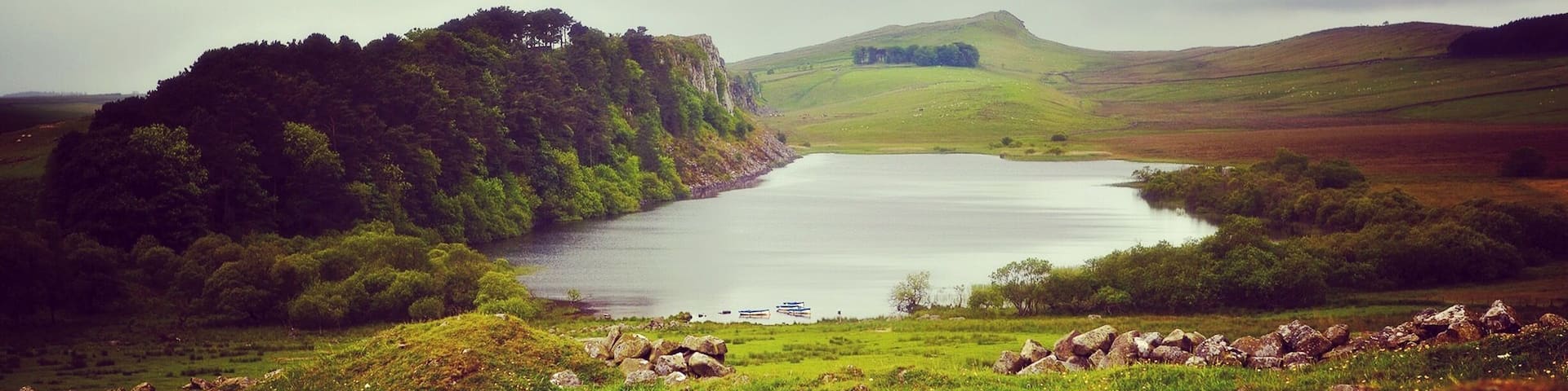 Hadrian’s Wall. Pointing towards Crag Lough and Steel Rigg car park. Hadrian’s Wall runs over the left hand cliff and down to Sycamore Gap.