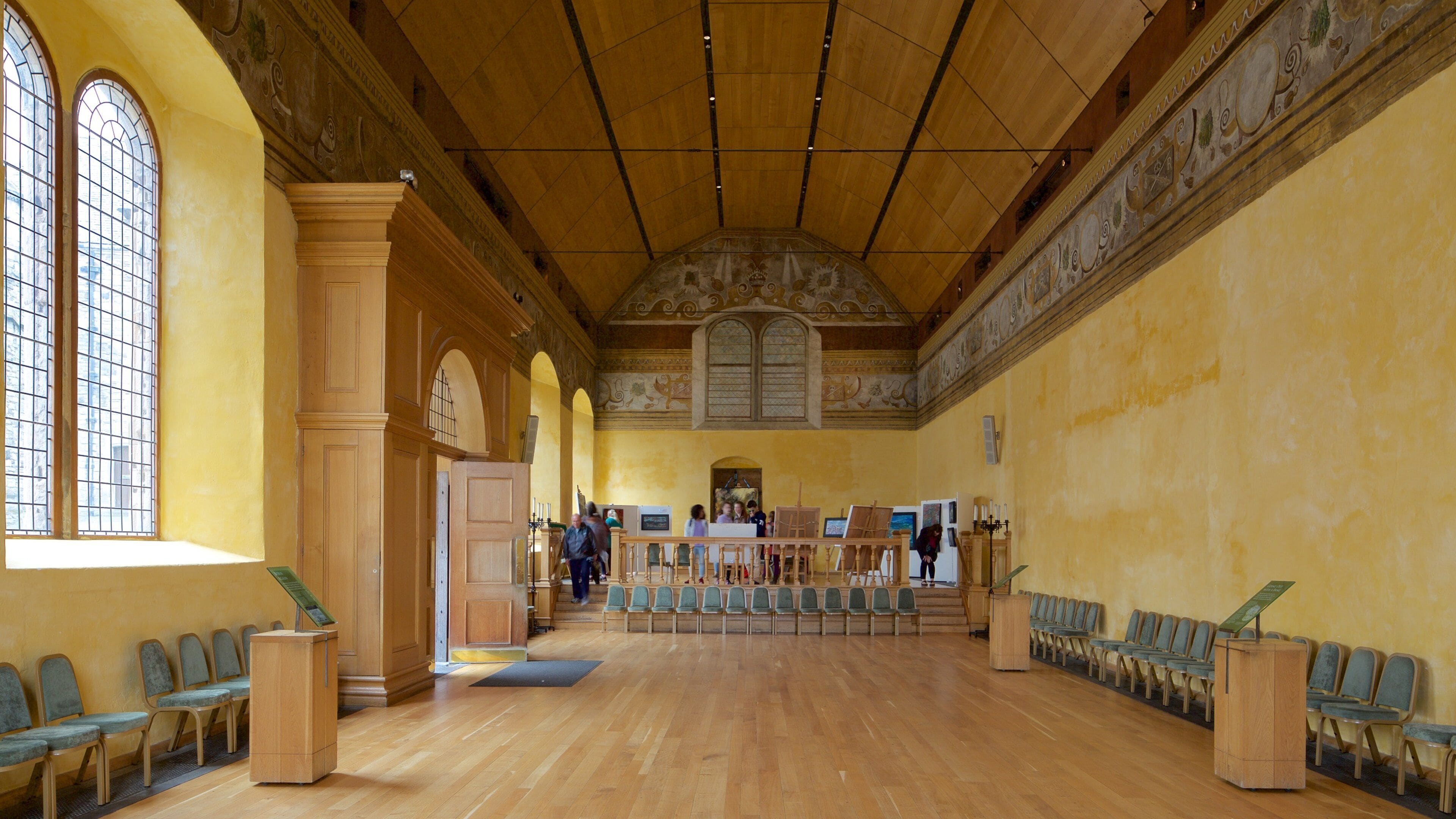 Stirling Castle showing interior views, a castle and heritage elements