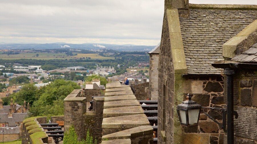 Castillo de Stirling ofreciendo escenas urbanas y elementos del patrimonio