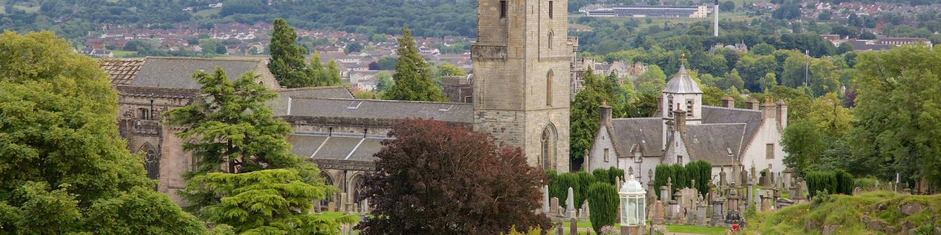 Church of the Holy Rude que inclui uma cidade pequena ou vila