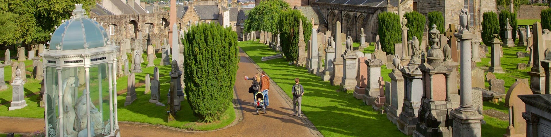 Church of the Holy Rude welches beinhaltet Kirche oder Kathedrale und Friedhof
