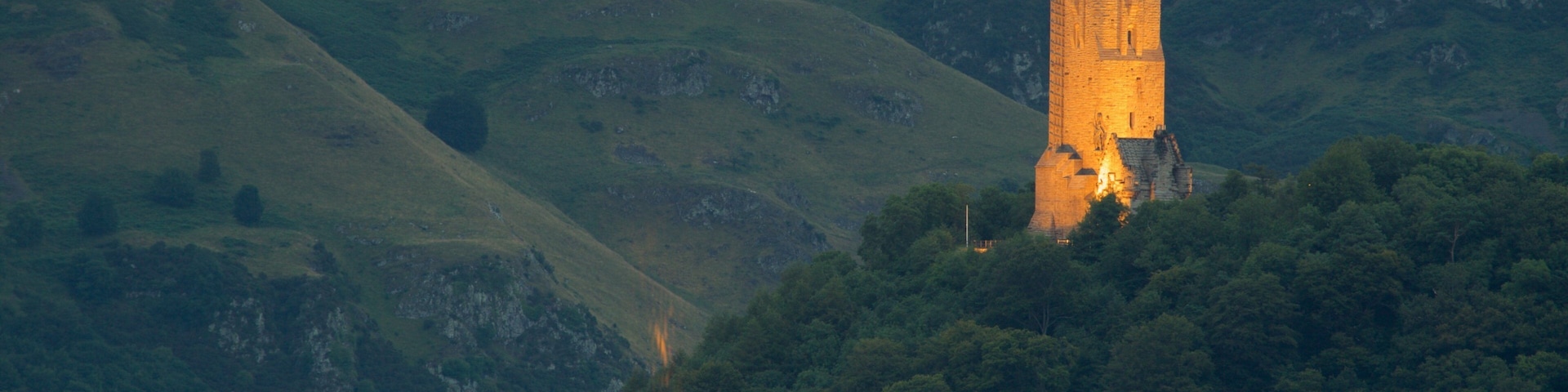 National Wallace Monument which includes a monument, a castle and night scenes