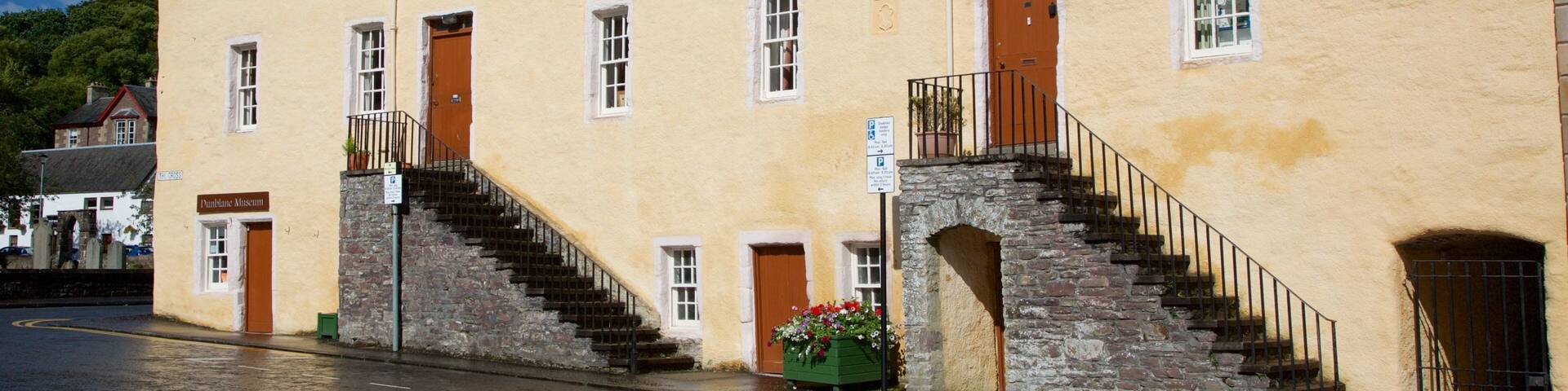 Dunblane Museum featuring a house and street scenes