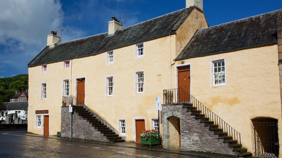Dunblane Museum che include strade e casa