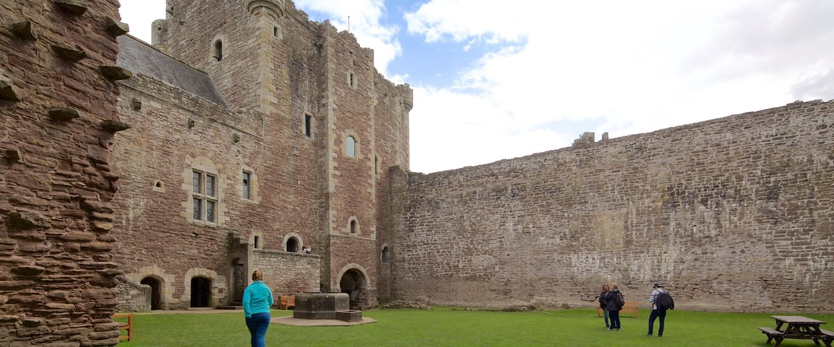 Doune Castle which includes heritage elements and chateau or palace