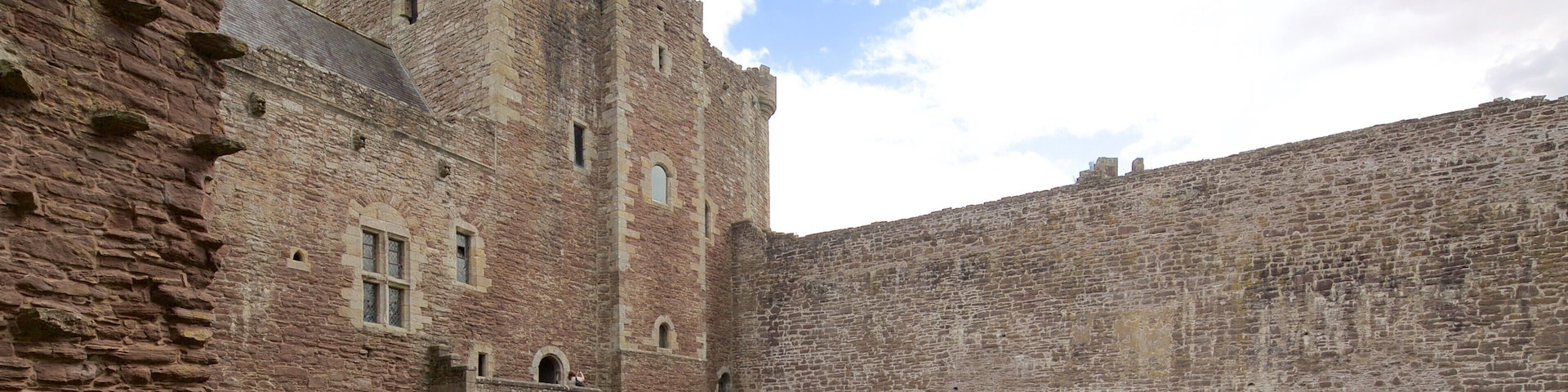 Castelo de Doune que inclui elementos de patrimônio e um castelo