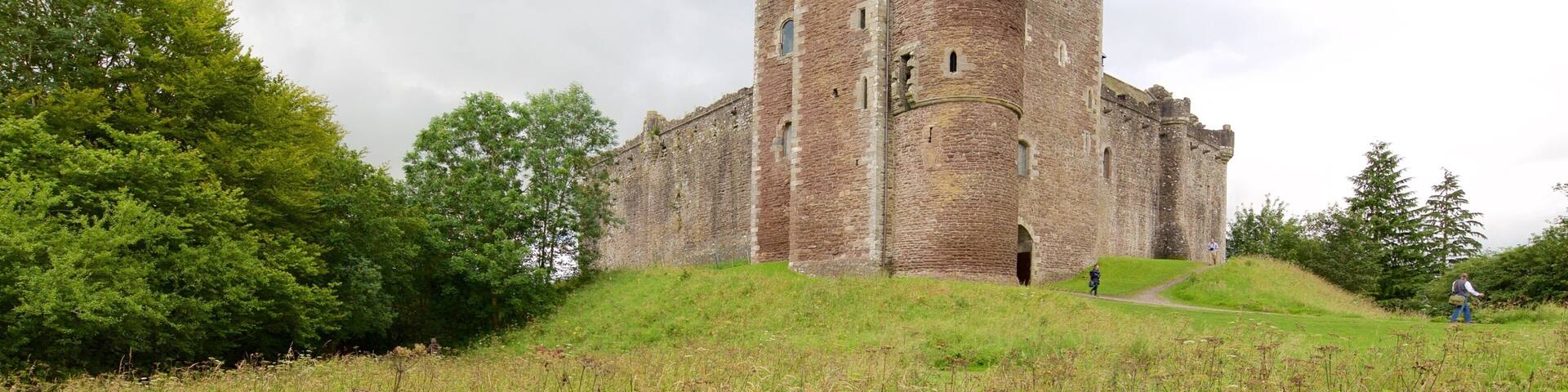 Doune Castle ofreciendo castillo o palacio y elementos del patrimonio