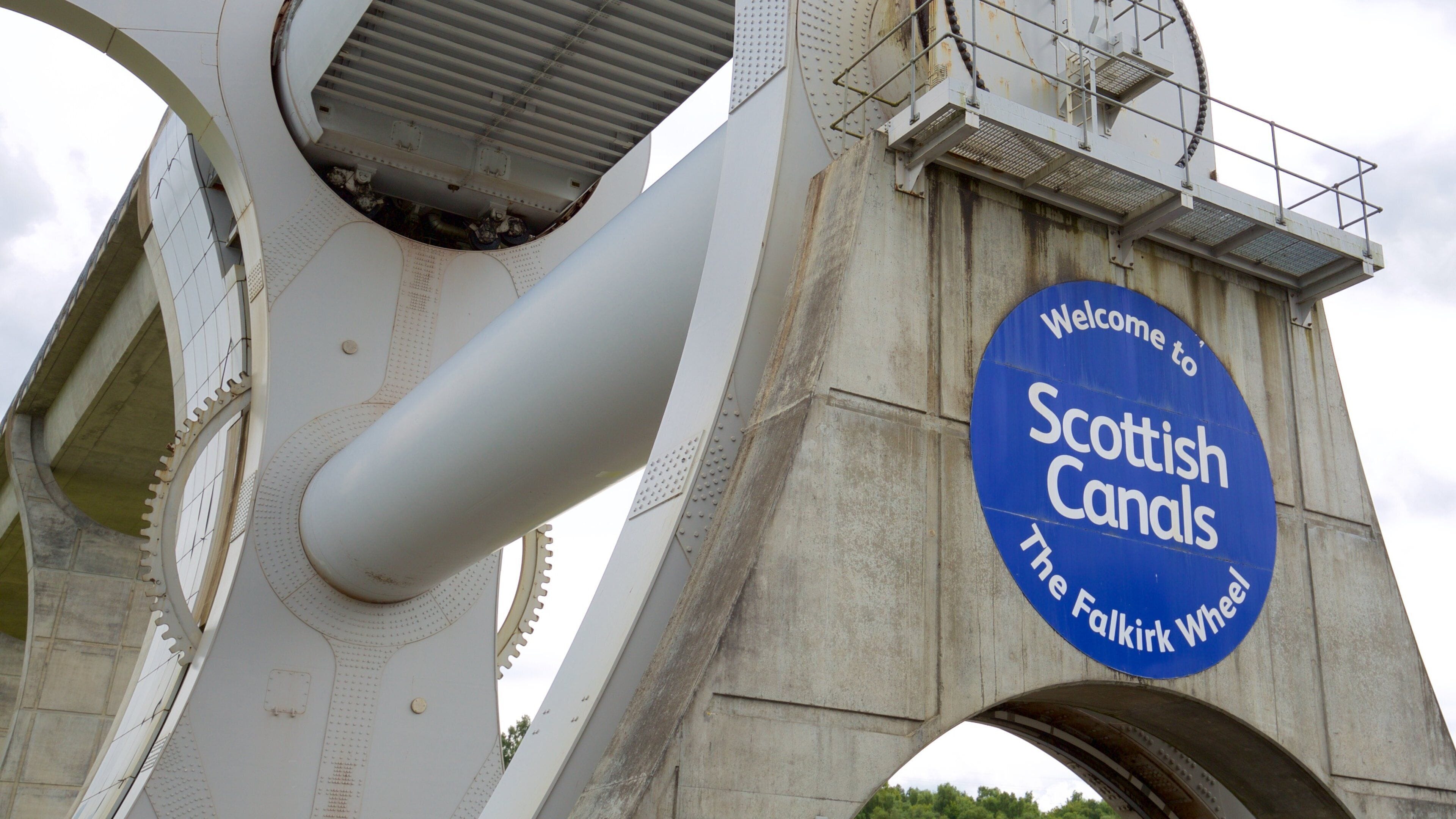 Falkirk Wheel featuring signage